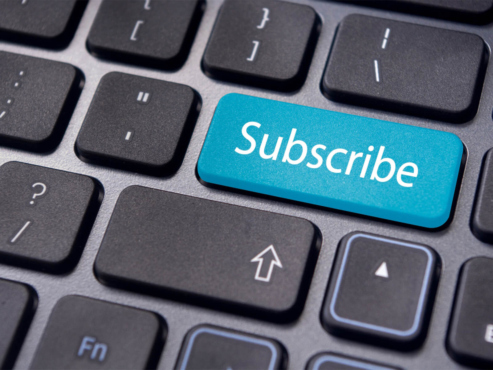 Computer keyboard with the word "subscribe" as the return button